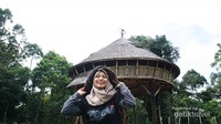 Rumah Adat Suku Dayak Bidayuh yang terletak di perbatasan negara Indonesia dan Malaysia Rumah Adat Suku Dayak Bidayuh yang terletak di perbatasan negara Indonesia dan Malaysia