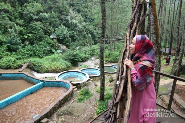 Lagi Viral Kolam Bundar Di Sumedang