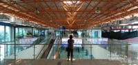 Suasana stasiun BNI City . Suasana stasiun BNI City .