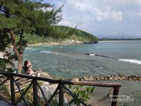View pantai Momong View pantai Momong