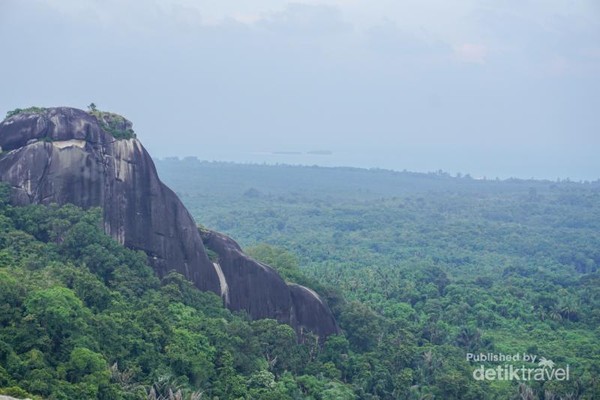 Mendaki Batu Baginda Granit Terbesar Di Belitung