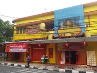 Mesjid bergaya Tiongkok ini terletak di Jalan Tamblong no 27 Bandung Mesjid bergaya Tiongkok ini terletak di Jalan Tamblong no 27 Bandung