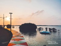 Matahari pagi di Pulau Pramuka, Kepulauan Seribu. Matahari pagi di Pulau Pramuka, Kepulauan Seribu.