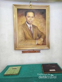 Dr. Adhyatma yang dulunya juga Menteri Kesehatan RI Dr. Adhyatma yang dulunya juga Menteri Kesehatan RI
