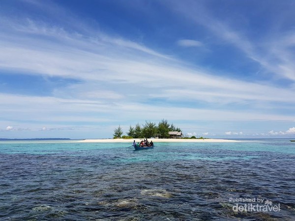Pulau Tinalapu di Luwuk