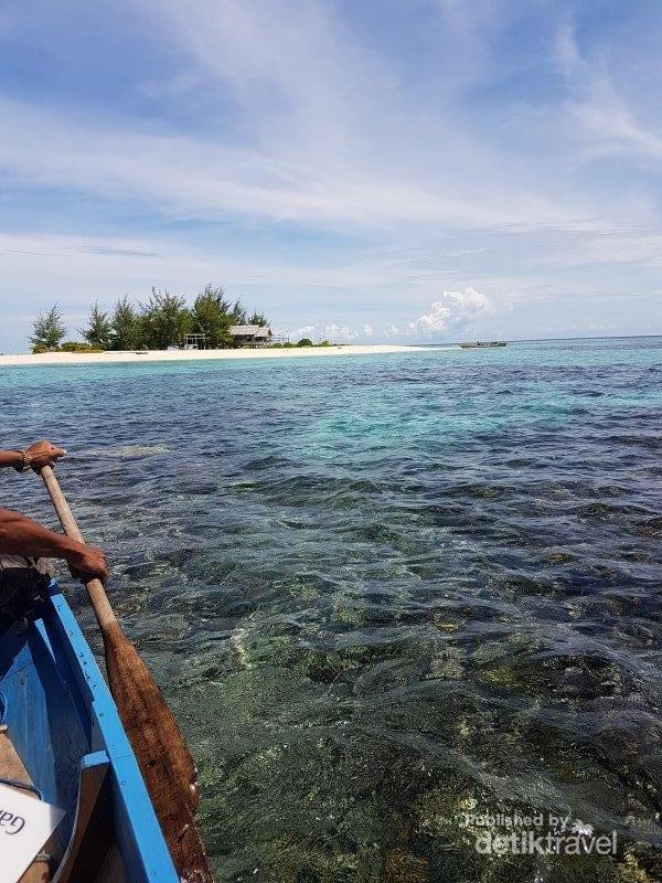 Naik perahu kecil