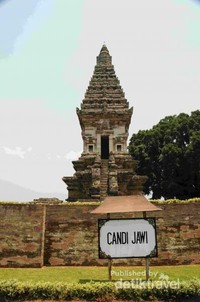 candi Jawi dari kejauhan candi Jawi dari kejauhan