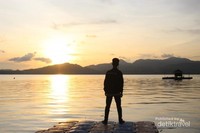 Ketika Saya Menghadap Matahari Yang Mulai Tenggelam di Ketika Saya Menghadap Matahari Yang Mulai Tenggelam di