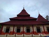 Masjid Islah yang mempunyai arsitektur Dongsan ala dataran tinggi Tibet. Masjid Islah yang mempunyai arsitektur Dongsan ala dataran tinggi Tibet.