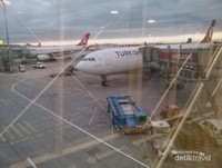 Terbang dengan Turkish Airline di Bandar Udara Istanbul Ataturk. Terbang dengan Turkish Airline di Bandar Udara Istanbul Ataturk.