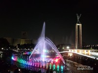 Suasananya membangkitkan rasa nasionalisme. Suasananya membangkitkan rasa nasionalisme.