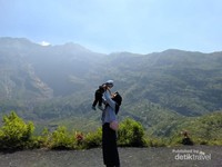 Me and Maharanu, Gunung Galunggung. Me and Maharanu, Gunung Galunggung.