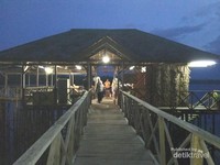 Pintu gerbang Bintan Mangrove menuju dermaga Pintu gerbang Bintan Mangrove menuju dermaga