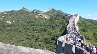 Menelusuri Tembok Besar Cina dengan jalanan menanjak di Badaling Menelusuri Tembok Besar Cina dengan jalanan menanjak di Badaling