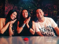 Berfoto dengan 2 Anggun Cipta dalam satu klik kamera! Berfoto dengan 2 Anggun Cipta dalam satu klik kamera!