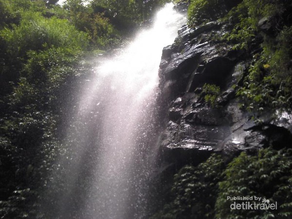 Segarnya Air Terjun Dlundung Di Mojokerto