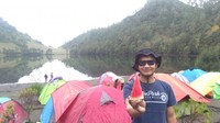 Menikmati semangka dengan pemandangan indah. Menikmati semangka dengan pemandangan indah.