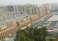 Potret Masjid Nabawi dari hotel tempat saya menginap Potret Masjid Nabawi dari hotel tempat saya menginap