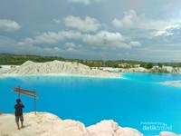 Keindahan danau Kaolin dilihat secara langsung. Indah banget! Keindahan danau Kaolin dilihat secara langsung. Indah banget!
