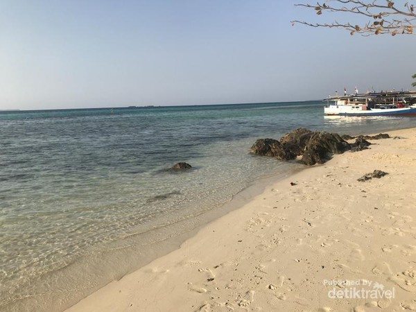 Indahnya Pantai Ujung Gelam di Karimunjawa