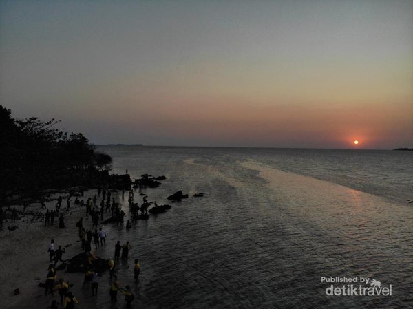 Indahnya Pantai Ujung Gelam di Karimunjawa