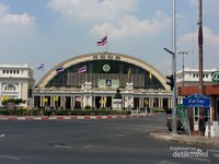 Stasiun kereta Hualamphong di Bangkok Stasiun kereta Hualamphong di Bangkok