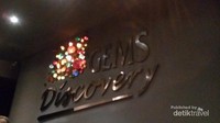 Gems Discovery adalah wahana melihat diorama penambangan batu mulia, lokasinya di dalam Gems Gallery Bangkok. Di sini tersedia kereta wisata berbahasa Indonesia lho Gems Discovery adalah wahana melihat diorama penambangan batu mulia, lokasinya di dalam Gems Gallery Bangkok. Di sini tersedia kereta wisata berbahasa Indonesia lho