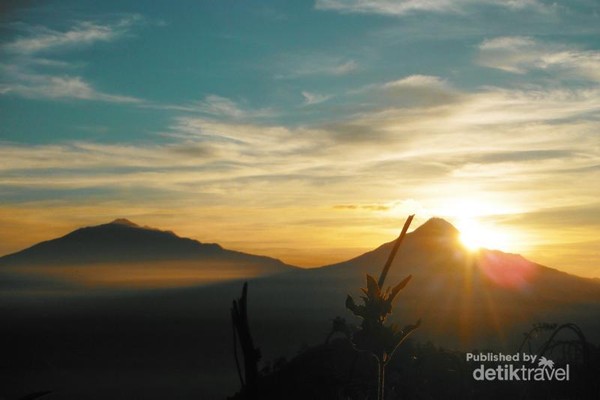 Menikmati Sunrise Dan Melihat 4 Gunung Dari Puncak Suroloyo