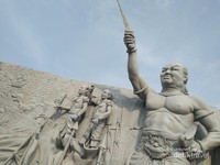 Relief Mahapatih Gajah Mada yang bersumpah untuk menyatukan Nusantara. Relief Mahapatih Gajah Mada yang bersumpah untuk menyatukan Nusantara.