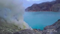Kawah Ijen menjelang matahari terbit. Kawah Ijen menjelang matahari terbit.