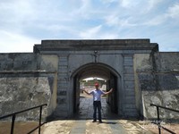Gerbang masuk menuju fort marlborough. Gerbang masuk menuju fort marlborough.