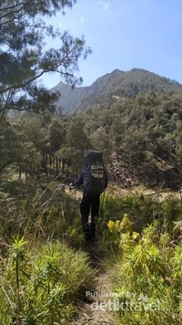 Foto saya sebelum summit attack ke Puncak Arjuno (3339 mdpl) yang menampang megah di depan saya. Foto saya sebelum summit attack ke Puncak Arjuno (3339 mdpl) yang menampang megah di depan saya.