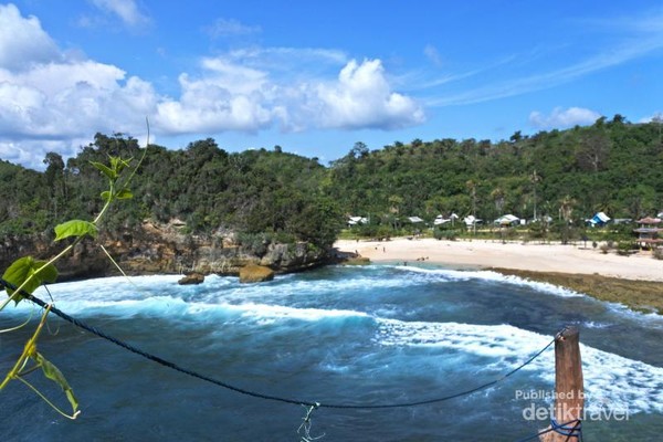  Sudah  Tahu Ini Pantai  Cantik di  Kota Malang 