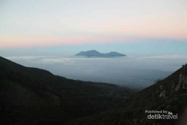 Dibuai Lautan Awan di Puncak Welirang