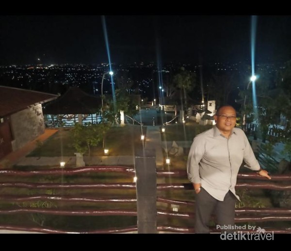 Memikat Dengan Romantisme: Pasangan Mulai Petualangan Cinta Di Malam Prewedding Yang Magis Foto: Pesona Tebing Breksi yang Tak Pernah Mati
