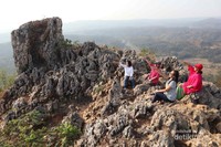 Hamparan karst indah di ketinggian Stone Garden Hamparan karst indah di ketinggian Stone Garden
