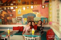 Berfoto Bareng Teman Berfoto Bareng Teman
