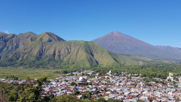 Pemandangan Bukit Selong dari atas