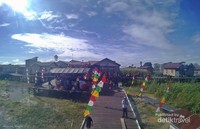 Landmark desa wisata Pela. disini Pusat kegiatan wisata desa pela seperti festival Danau Semayang Landmark desa wisata Pela. disini Pusat kegiatan wisata desa pela seperti festival Danau Semayang