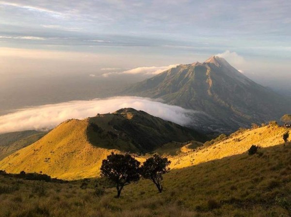 5 Gunung Dengan Pemandangan Terindah di Indonesia