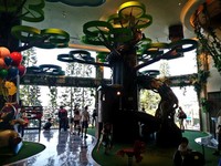 Interior lobi Theme Park Hotel yang nyaman untuk anak-anak Interior lobi Theme Park Hotel yang nyaman untuk anak-anak