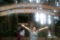 Pintu masuk kawasan wisata Pinus Asri Pintu masuk kawasan wisata Pinus Asri