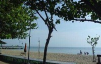 Pinggiran Pantai dalegan yang teduh oleh pepohonan. Pinggiran Pantai dalegan yang teduh oleh pepohonan.