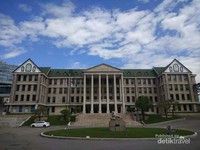 Megahnya salah satu gedung di Hanyang University Megahnya salah satu gedung di Hanyang University