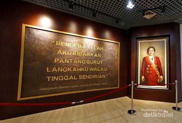 Kitapun juga bisa mengenal lebih dekat presiden RI ke-5, Megawati Soekarnoputri melalui biografi yang ditampilkan ( (sumber : https://museumkepresidenan.indonesiaheritage.org/) Kitapun juga bisa mengenal lebih dekat presiden RI ke-5, Megawati Soekarnoputri melalui biografi yang ditampilkan ( (sumber : https://museumkepresidenan.indonesiaheritage.org/)
