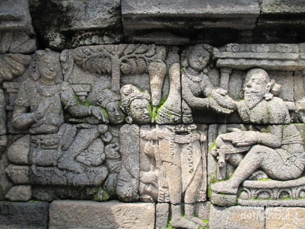 Belajar Kehidupan di Tiap Pahatan Relief Candi Buddha