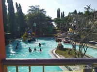 Asiknya berenang pagi di Selopanggung. Asiknya berenang pagi di Selopanggung.