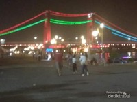 Jembatan Ampera di malam hari. Jembatan Ampera di malam hari.