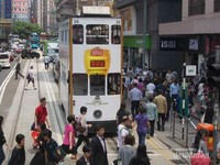 Trem di kawasan Causeway Bay siap membantu mempercepat perjalanan kita. Trem di kawasan Causeway Bay siap membantu mempercepat perjalanan kita.