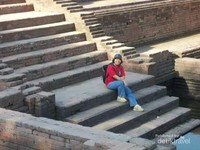 Berfoto di kawasan bangunan Candi Tikus. Berfoto di kawasan bangunan Candi Tikus.